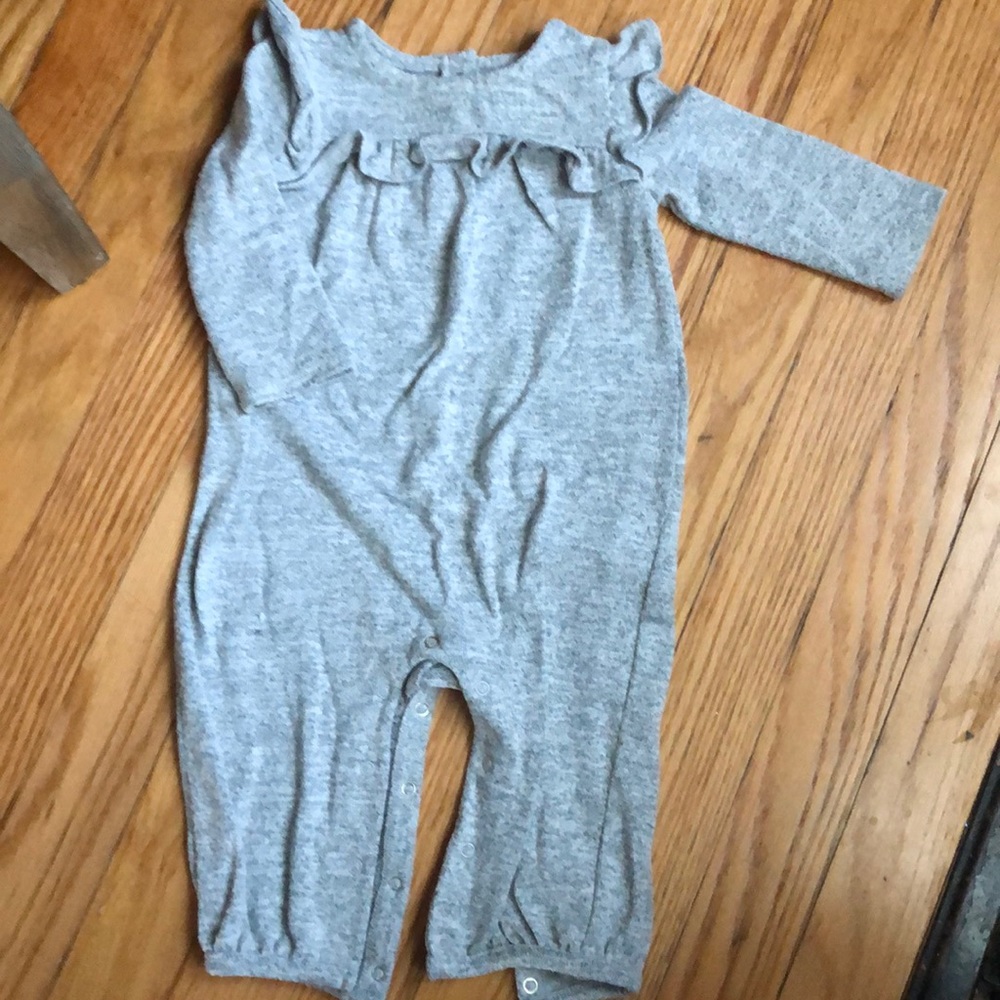 Baby gap grey marked romper jumpsuit 3-6 mo